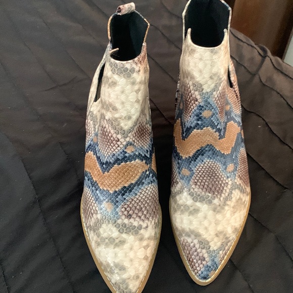 Boots - Picture 1 of 5